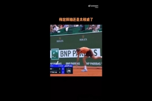耐克巴萨足球鞋