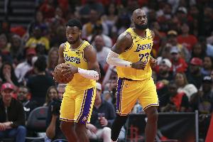 詹姆斯：我在季后赛整场都极为专注 但和布朗尼同场时经常分神