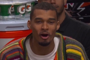 少林数学？文班亚马坐场边喊话开拓者球员：你们本应该0-4落后