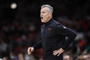 ACL断裂！热刺博主怒喷队医：西蒙斯明显重伤却让他跑一跑+深蹲跳