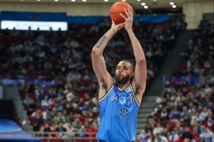 媒体人：北京年龄结构偏大球员伤病频繁 引进38岁高龄麦基不合理