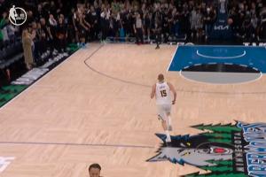 从后场追着要干麦丹！媒体人调侃：这是约基奇回防速度最快的一次