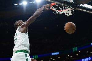 杰伦·布朗季后赛得分超越比尔·拉塞尔&帕里什 上升至队史第七位