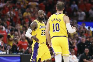 季后赛湖人三分命中率46.1%&目前联盟最高 火箭28.7%&联盟倒三