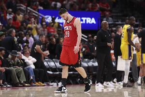 这啥命中率啊！申京非篮下油漆区命中率仅35.5%&出手却多9次