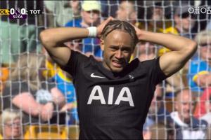 西蒙斯踢丢绝佳良机，瞬间戴上痛苦面具！热刺仍未打破僵局