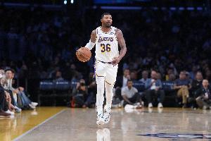 兢兢业业！斯玛特8中3拿到9分5助3断3帽 也有4失误