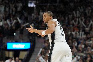 记者：随着布莱顿和拜仁兴趣减弱，切尔西与纽卡争夺马拉迎来利好