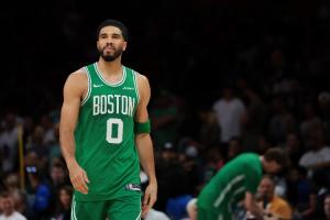 准度不高串联在线！塔图姆半场9投3中 拿到8分5助1断且0失误