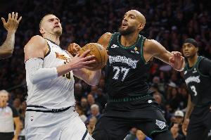 戈贝尔前三场限制其防守人投篮命中率仅32.7% 共计出手55次进18个