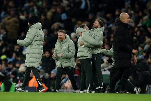 邮报：麦克法兰教练组临危受命，需要带队在赛季收官阶段扭转颓势