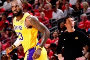 湖人3比0火箭：父子篮球玩耍乌度卡？