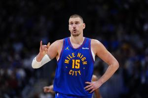 约基奇助攻被扣无缘三双！若三双则常规赛+季后赛三双数历史第一