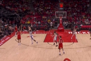 延续火力！谢泼德追身三分轰进 帮助火箭扩大领先