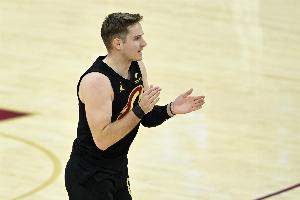 难阻失利！梅里尔9中5拿到14分 三分7中3