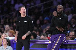 队记：雷迪克这两天没安排训练 想让老詹G3打45分钟后充分休息