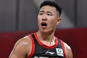 常规赛MVP！记者：贺希宁大器晚成 这背后是十数年如一日的死磕