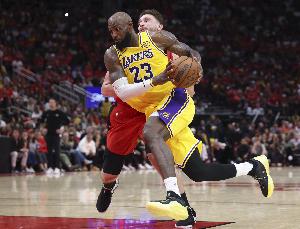 湖人老将发威绿军中生代强马刺新星起飞 只有火箭道心破碎在挨打