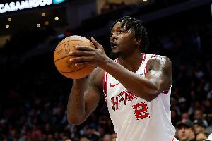 糟透了！芬尼-史密斯替补11分钟5投0中一分未得 三分4中0