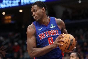 日本动画《海贼王》推出与NBA联名手办：身披湖人队服的五档路飞