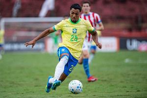 头球接力！马奎尔摆渡助攻，卡塞米罗头球破门+亲吻队徽庆祝