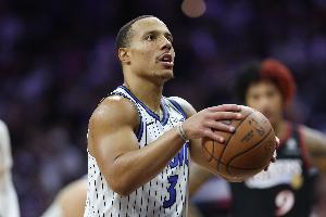 世体：巴萨内部在研究何时办夺冠游行，考虑是否国家德比后再庆祝