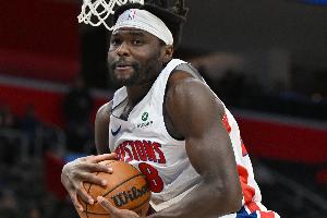 其实发挥还不错！太阳替补合计拿到24分 格雷森·阿伦12分