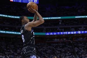 扣翻杜伦太炫了！凯恩出战24分钟 8中4拿到8分9板&3前场板