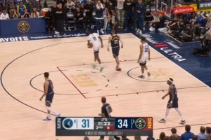 2分钟3失误2犯！瓦兰40秒连续被吹2个进攻犯规 还出现走步违例