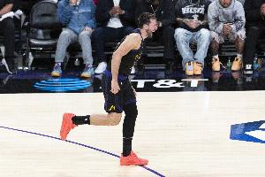 Shams：东契奇目前仍无明确复出时间表 他还有很长的恢复流程