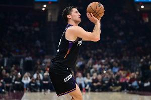 一球不丢啊你！吉莱斯皮三分再进 半场已经5中5了