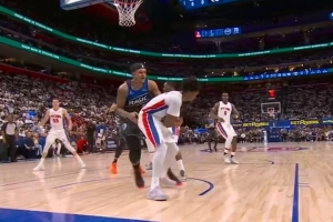 真打爆了！徐昕8投5中砍下13分9篮板3助攻2盖帽 攻防两端无人能挡