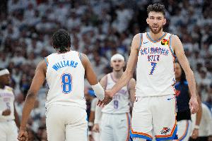 每体：热刺若降级将面临球星离队，巴萨正在关注范德芬和罗梅罗