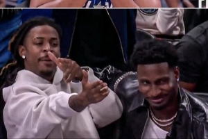 贝恩：感谢莫兰特和小贾伦到场支持 我们的友谊会永远延续下去