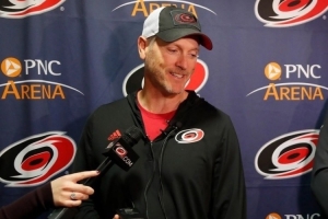 活塞主帅：斯图尔特护筐非常棒 当杜伦空位时我们得给他传球