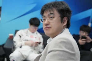 新老东家都在征战季后赛！郭艾伦做客抖音解说辽宁比赛 小丁也在