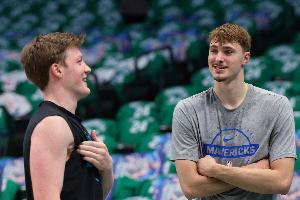 弗拉格：克尼佩尔是我兄弟 我一直在关注他的表现&我们也存在竞争