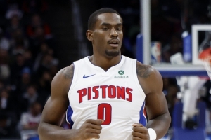 曾令旭：魔术一群肌肉男 真的克活塞 杜伦在里面显得很苗条