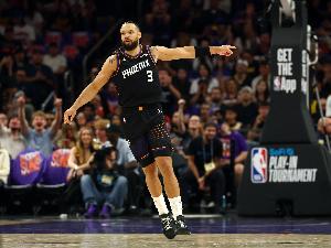 起势了！布克抢断 狄龙底线切入拉杆回环上篮2+1打停雷霆