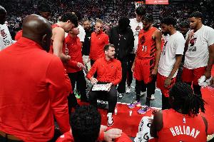 安东尼谈开拓者老板抠门：球队好不容易重回正轨 邓顿别搞砸了