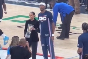 骂这么“脏”！申京丢罚球后 东契奇起身对其大喊：你个小卡佩拉