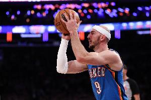 有攻击性的你真强！卡鲁索首节5分钟 三分4中3贡献11分1断！