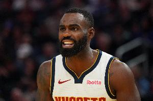 内马尔社媒晒与埃雷拉互赠球衣合照：很高兴见到你，朋友