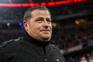 你俩打得不错！霍姆格伦&米切尔半场14中9合砍23分 得分均上双