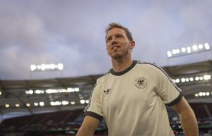 戴格诺特：霍姆格伦&哈滕双塔组合 让我们拿到更多前板和内线得分