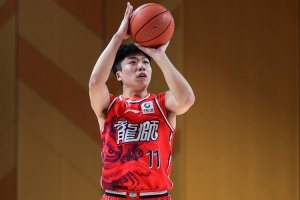 媒体人：刘颜诚很刻苦 这些年一直在努力精进投篮技艺