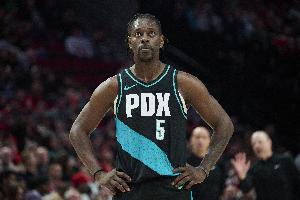 手感全无！霍勒迪首节5中0未得分 仅拿1板1助