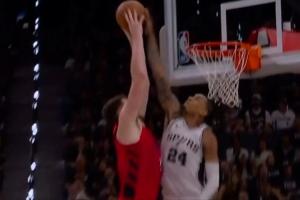 差20多公分！1米96瓦塞尔正面大帽2米18克林根扣篮 乐得摇起手指