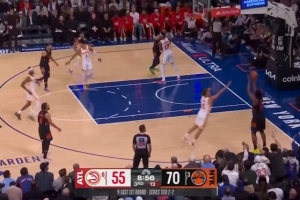 甜点位啊！阿努诺比底角同一位置连中两记三分球