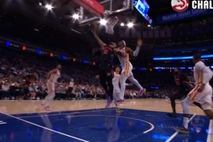 赚到！奥孔武防守布伦森被吹犯规 老鹰挑战成功取消犯规拿回球权